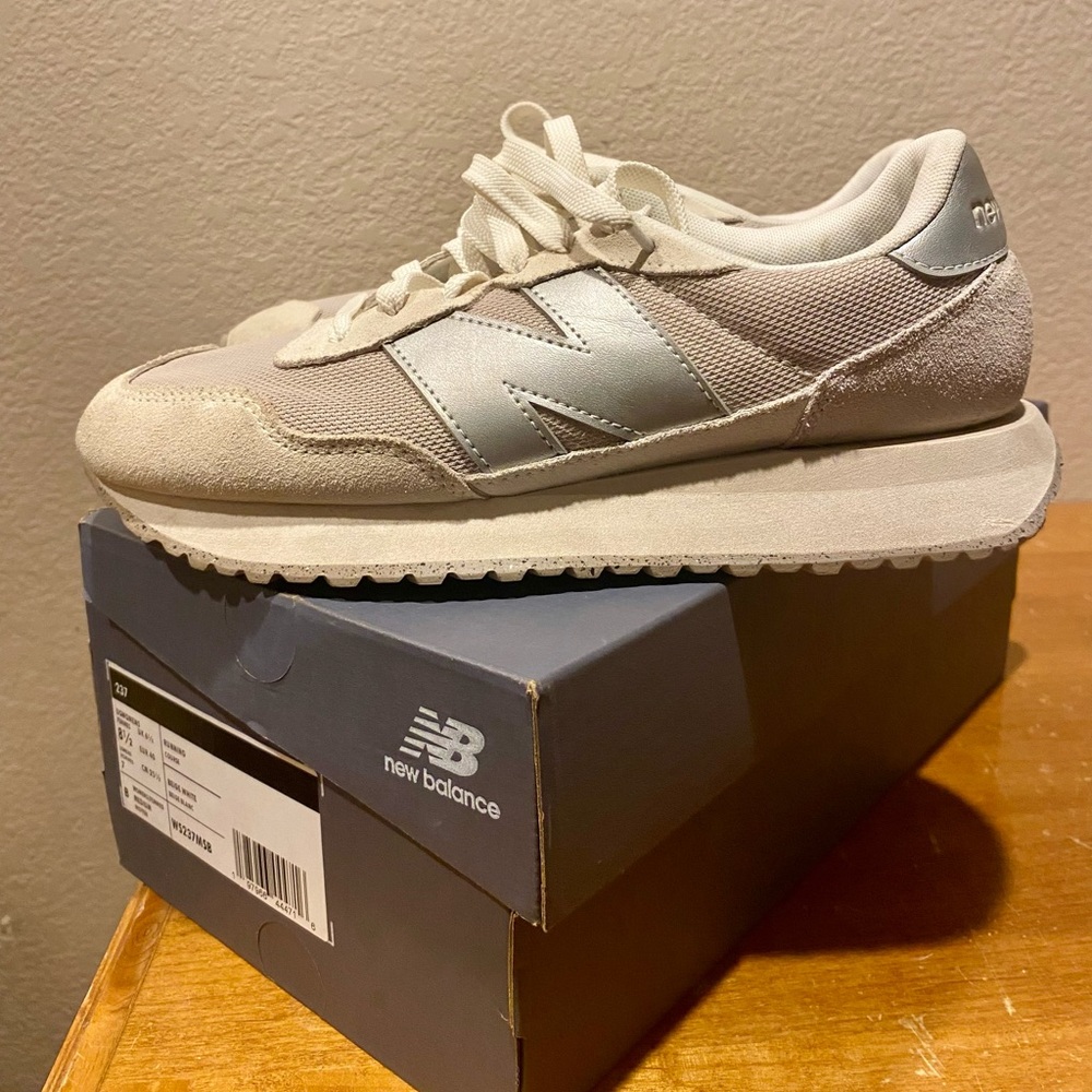New Balance women Beige and Light Gray Sneakers